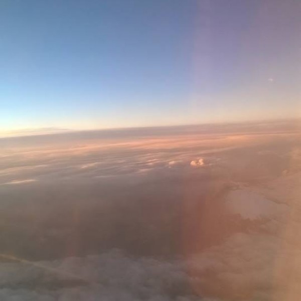 A még füstölő Cotopaxi a repülőről fotózva